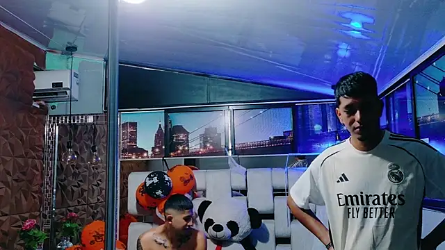 Snapshot of darwinandbrayann chatting on 31, 10, 2025 darwinandbrayann online show from 31, 10, 2025