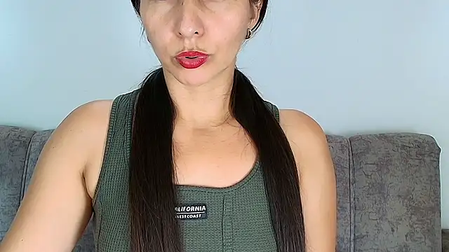 alana pink95 online show from 13, 11, 2025