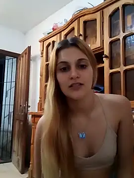 Snapshot of larubia_arg chatting on 21, 12, 2025 larubia arg online show from 21, 12, 2025