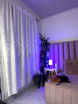 Natural BIGASS Nina online show from 5, 12, 2025