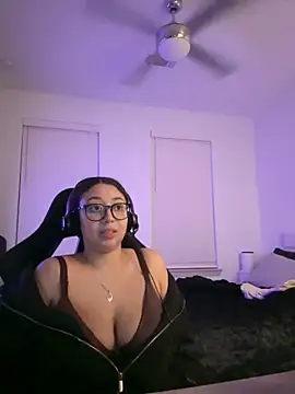 Snapshot of minha_baby chatting on 11, 4, 2026 minha baby online show from 11, 4, 2026