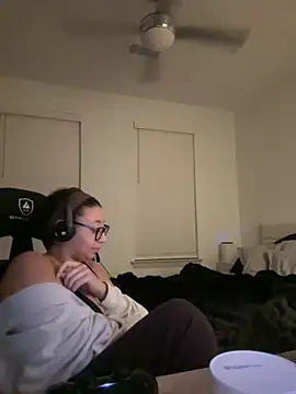 Snapshot of minha_baby chatting on 12, 4, 2026 minha baby online show from 12, 4, 2026