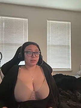 Snapshot of minha_baby chatting on 15, 4, 2026 minha baby online show from 15, 4, 2026