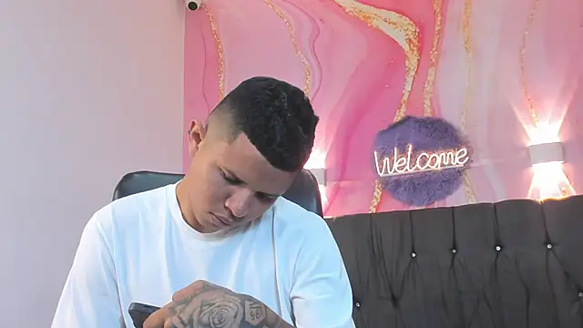 Steven19 LatinBoy online show from 25, 11, 2025