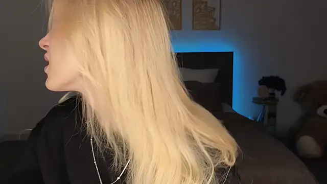 Snapshot of adele_armass chatting on 5, 4, 2026 adele armass online show from 5, 4, 2026