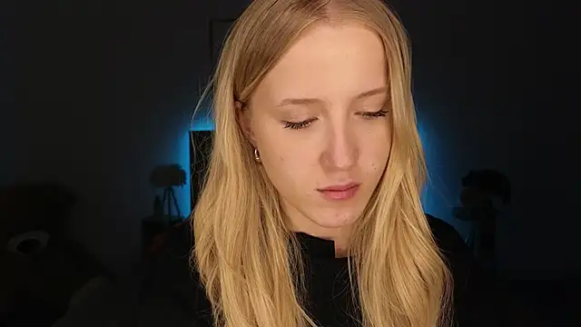 Snapshot of adele_armass chatting on 9, 4, 2026 adele armass online show from 9, 4, 2026