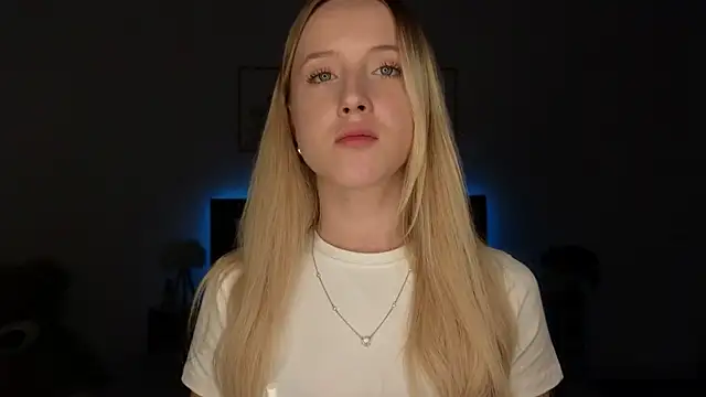 Snapshot of adele_armass chatting on 22, 4, 2026 adele armass online show from 22, 4, 2026