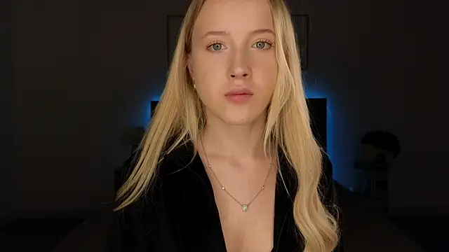 Snapshot of adele_armass chatting on 28, 4, 2026 adele armass online show from 28, 4, 2026