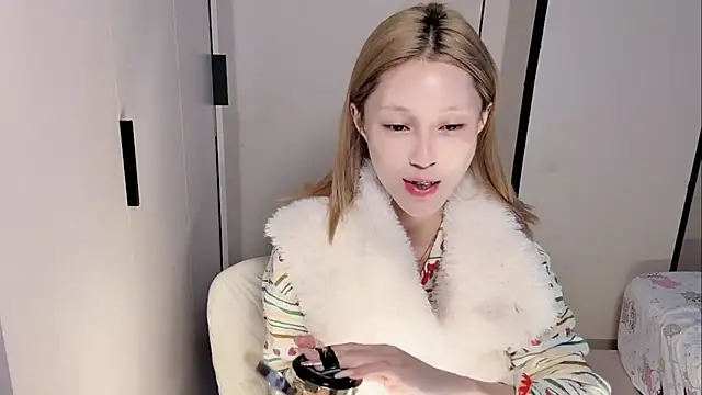 Snapshot of yuyu-33 chatting on 4, 3, 2026 yuyu-33 online show from 4, 3, 2026