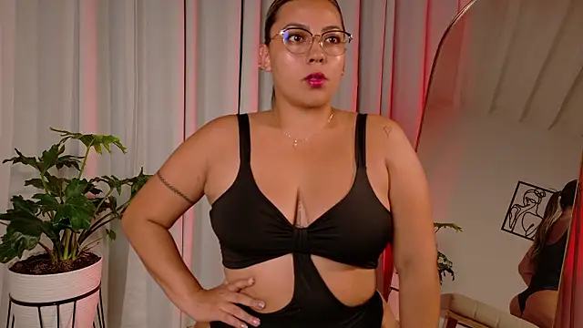 Snapshot of Zara_Nova chatting on 19, 2, 2026 Zara Nova online show from 19, 2, 2026