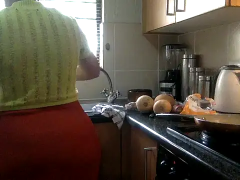 Snapshot of NewBeginnings8 chatting on 1, 11, 2025 NewBeginnings8 online show from 1, 11, 2025