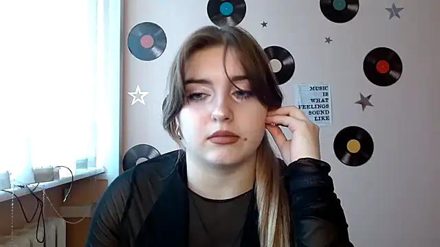 Snapshot of Dance__Queen chatting on 4, 11, 2025 Dance  Queen online show from 4, 11, 2025