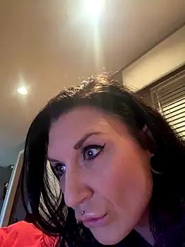 Snapshot of Holyplastic chatting on 15, 11, 2025 Holyplastic online show from 15, 11, 2025