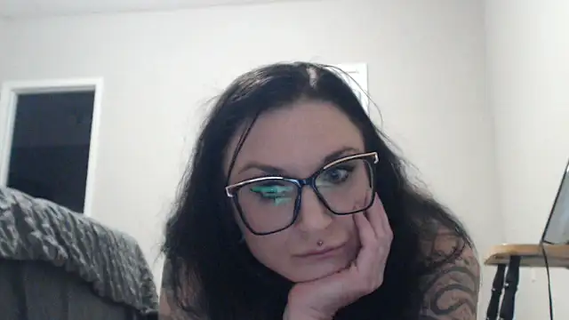 Snapshot of Holyplastic chatting on 25, 11, 2025 Holyplastic online show from 25, 11, 2025