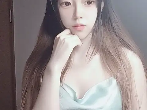 Snapshot of JuliaNoir chatting on 3, 11, 2025 JuliaNoir online show from 3, 11, 2025