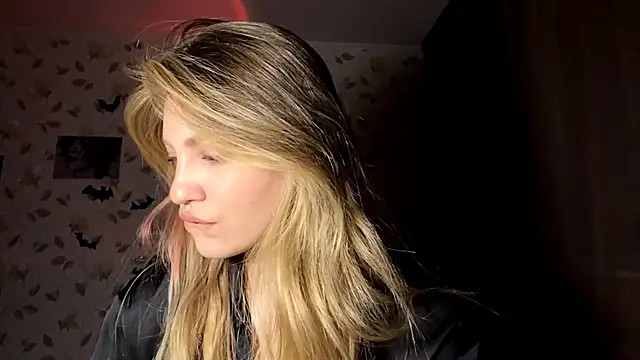 Snapshot of OrethaEredia chatting on 1, 11, 2025 OrethaEredia online show from 1, 11, 2025