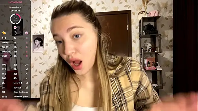 Snapshot of OrethaEredia chatting on 28, 11, 2025 OrethaEredia online show from 28, 11, 2025