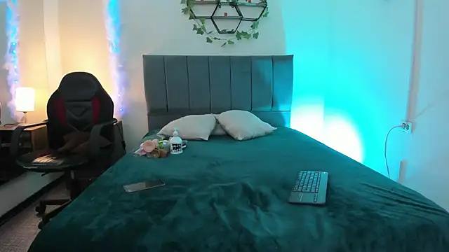 Lucerop  online show from 19, 12, 2025