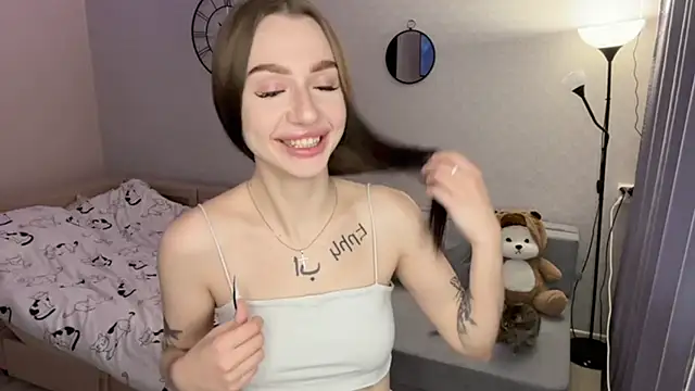 Snapshot of _Hey_lola_ chatting on 19, 11, 2025 Hey lola online show from 19, 11, 2025