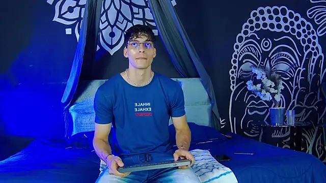 AlessioVitale online show from 18, 12, 2025