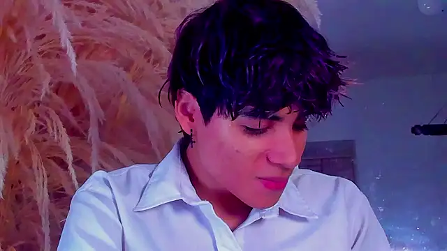 Leo Glow online show from 12, 2, 2026