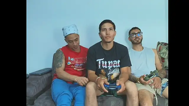 Snapshot of thebadboys05 chatting on 10, 11, 2025 thebadboys05 online show from 10, 11, 2025