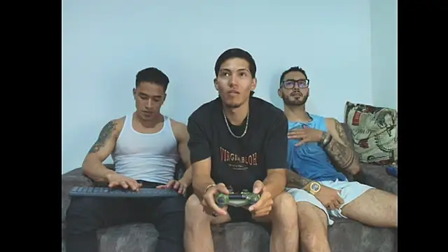 Snapshot of thebadboys05 chatting on 12, 11, 2025 thebadboys05 online show from 12, 11, 2025