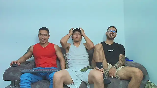 Snapshot of thebadboys05 chatting on 14, 11, 2025 thebadboys05 online show from 14, 11, 2025