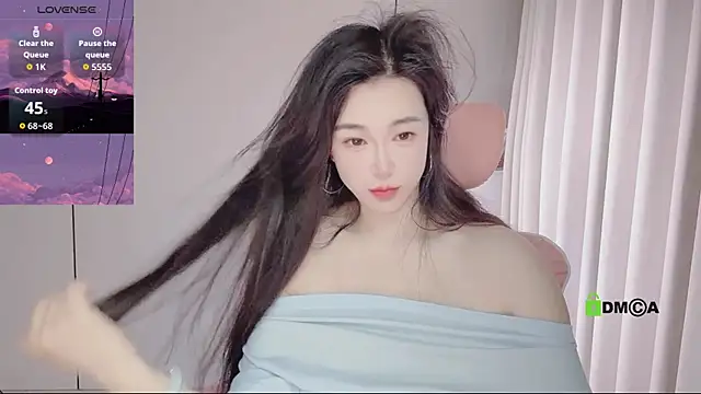 Snapshot of YunShan-33 chatting on 25, 4, 2026 YunShan-33 online show from 25, 4, 2026
