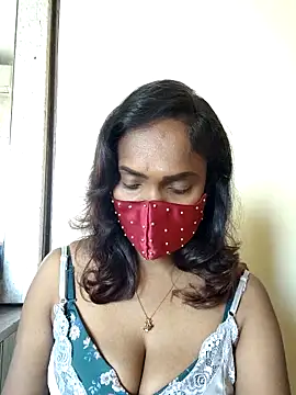 Queen-dhivya online show from 9, 2, 2026