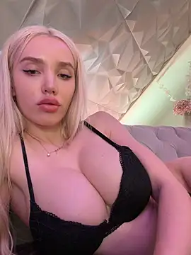 Snapshot of Lana-Grey chatting on 8, 4, 2026 Lana-Grey online show from 8, 4, 2026