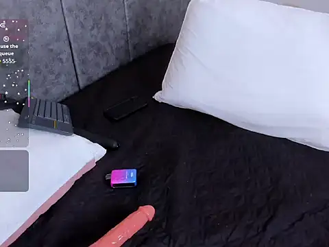 Snapshot of Chaarlotte_09 chatting on 15, 11, 2025 Chaarlotte 09 online show from 15, 11, 2025