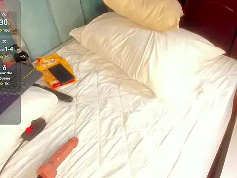 Snapshot of Chaarlotte_09 chatting on 16, 12, 2025 Chaarlotte 09 online show from 16, 12, 2025