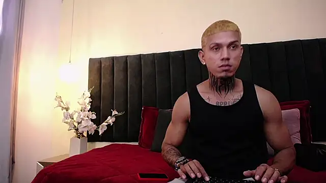 Snapshot of roy_connor chatting on 5, 11, 2025 roy connor online show from 5, 11, 2025