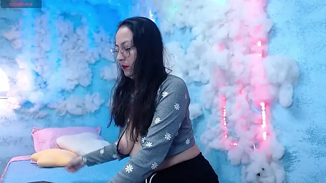 Lauryn Jones online show from 3, 2, 2026