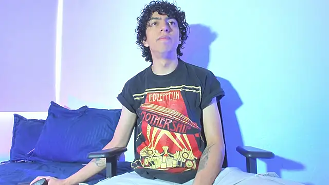 Snapshot of saint_dark chatting on 4, 12, 2025 saint dark online show from 4, 12, 2025