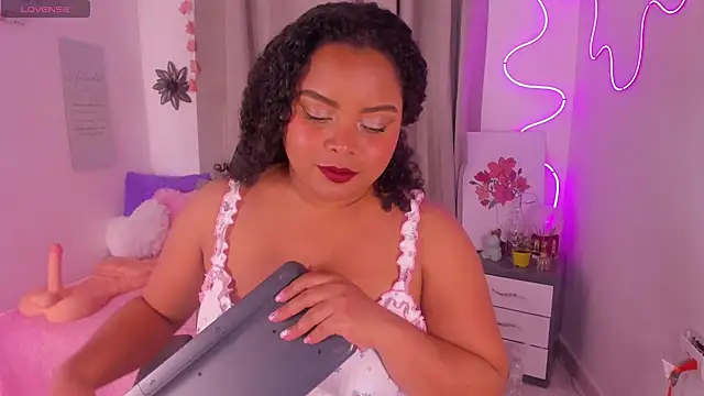 Snapshot of alanaa_gomezz chatting on 14, 1, 2026 alanaa gomezz online show from 14, 1, 2026