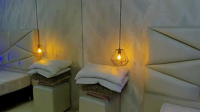 laurettedela rouse online show from 4, 12, 2025