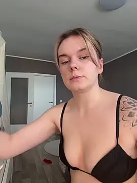 Snapshot of LisaFreierxx chatting on 4, 4, 2026 LisaFreierxx online show from 4, 4, 2026
