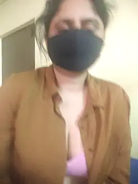 Snapshot of mouni499 chatting on 8, 3, 2026 mouni499 online show from 8, 3, 2026