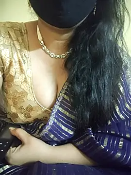 Snapshot of mouni499 chatting on 7, 4, 2026 mouni499 online show from 7, 4, 2026