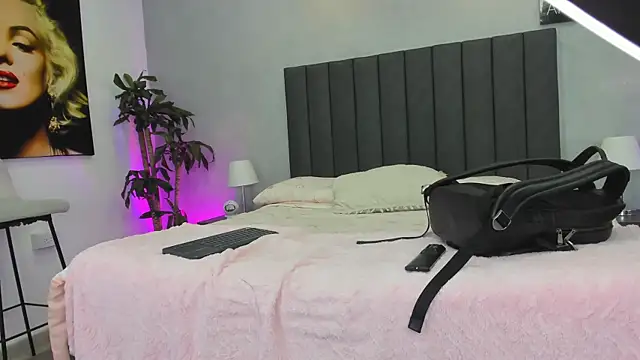 kendra london online show from 16, 4, 2026