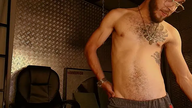 Snapshot of liam_sait chatting on 5, 11, 2025 liam sait online show from 5, 11, 2025