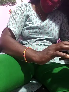 hyd couple7878 online show from 7, 4, 2026