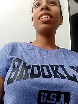 Snapshot of Ari_1217 chatting on 28, 11, 2025 Ari 1217 online show from 28, 11, 2025