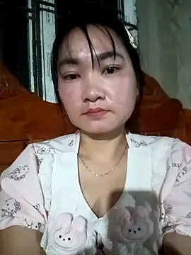 Snapshot of buom-xinh chatting on 4, 11, 2025 buom-xinh online show from 4, 11, 2025