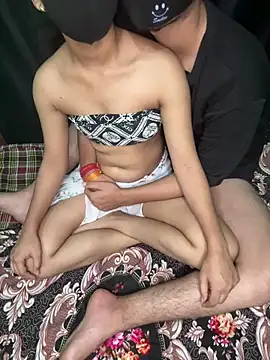 Snapshot of horny_couple_99 chatting on 15, 4, 2026 horny couple 99 online show from 15, 4, 2026