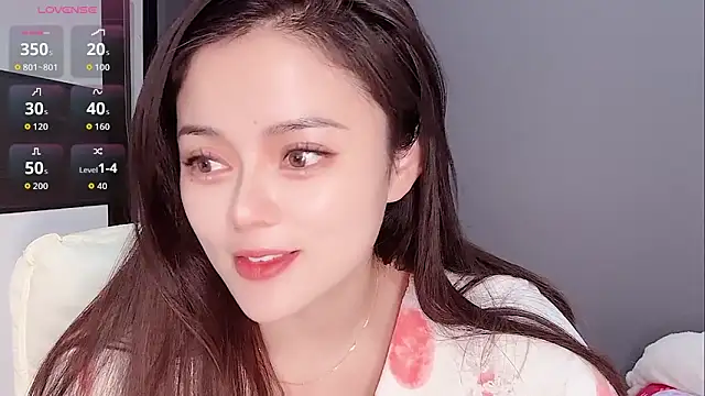 Snapshot of Yesenia- chatting on 18, 11, 2025 Yesenia- online show from 18, 11, 2025