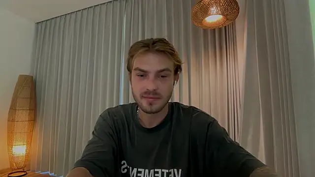 Snapshot of DanteRay chatting on 5, 7, 2026 DanteRay online show from 5, 7, 2026