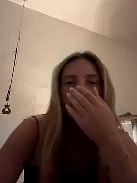 Snapshot of Ell_albescu chatting on 5, 11, 2025 Ell albescu online show from 5, 11, 2025